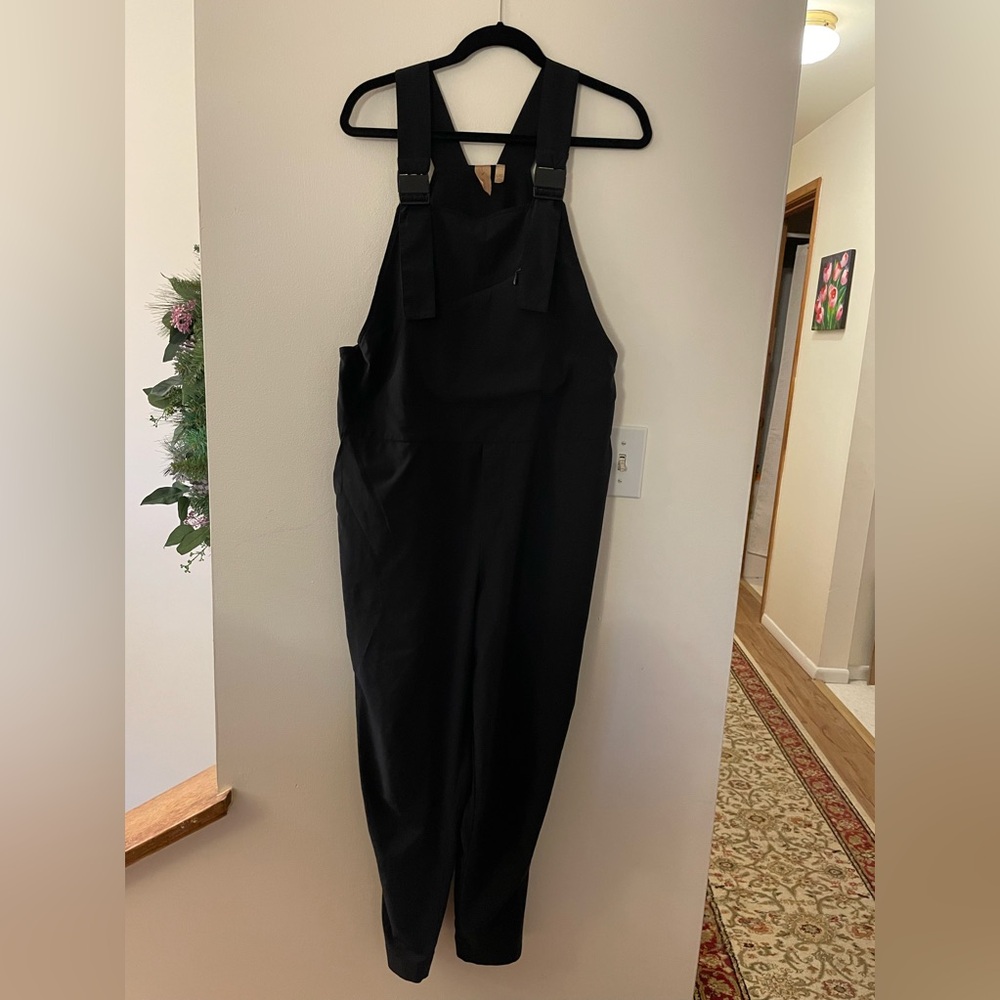 Black Title Nine overalls / jumpsuit - like new. Size L. Quick dry